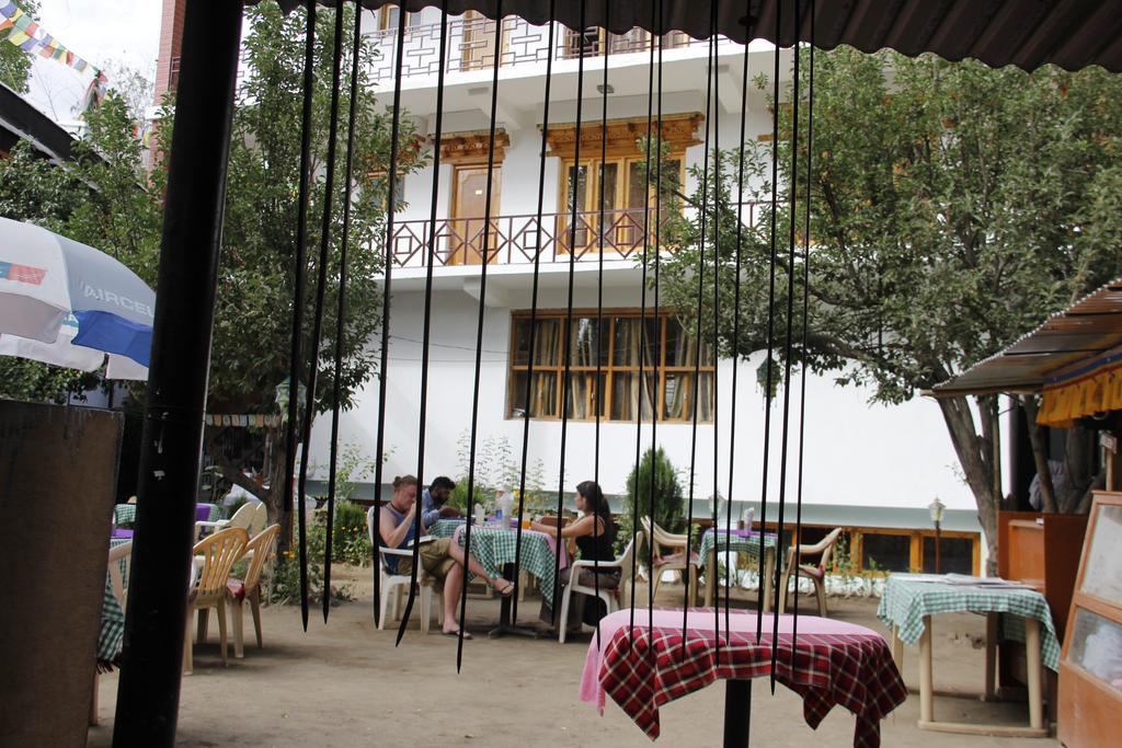 Mentokling Guest House And Garden Restaurant Leh Ngoại thất bức ảnh